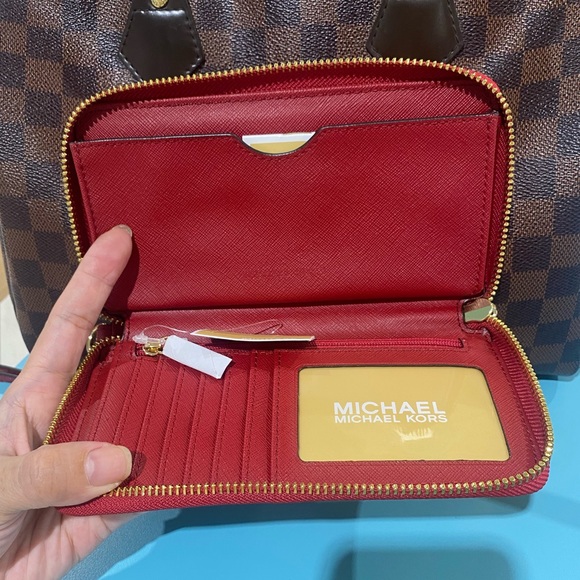 BRAND NEW AUTHENTIC MICHAEL KORS ZIPPY WALLET 😍❤️ - Picture 16 of 16